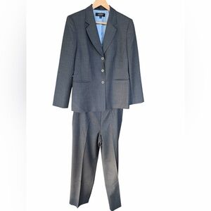 🩶💙Kasper Charcoal Gray Women's Poly/Wool/Spandex Suit. Size 14. Beautiful!